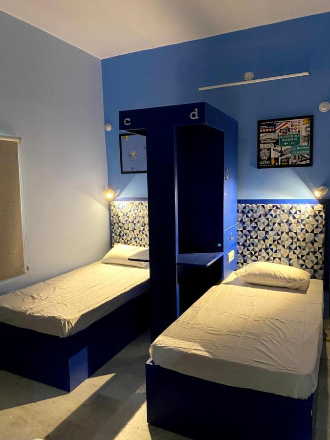 A Pousada Backpackers Den Lucknow Exterior foto