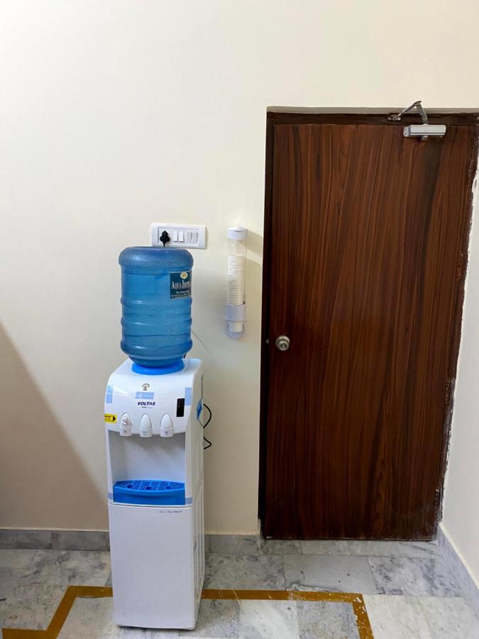 A Pousada Backpackers Den Lucknow Exterior foto