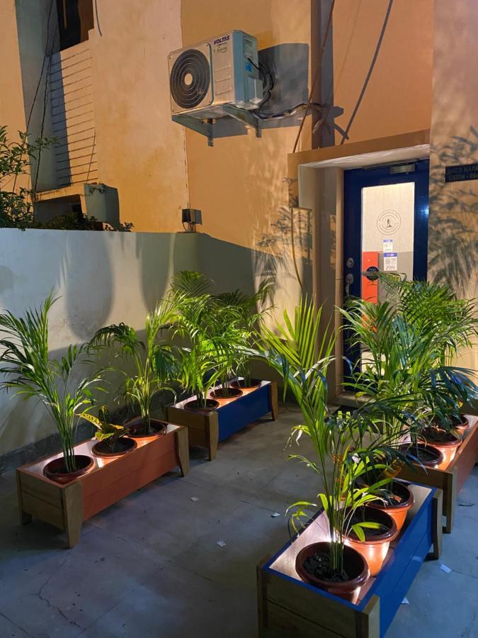 A Pousada Backpackers Den Lucknow Exterior foto